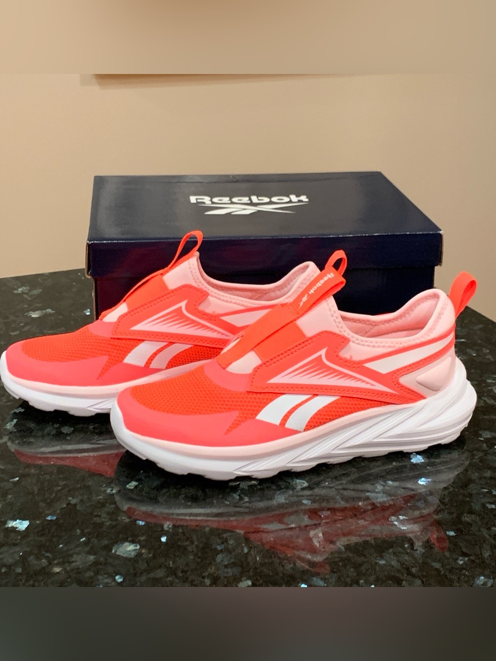 New! Reebok Lite Spinner Youth Girls Slip-On Sneakers – Size 4 – Pink – w/ Box